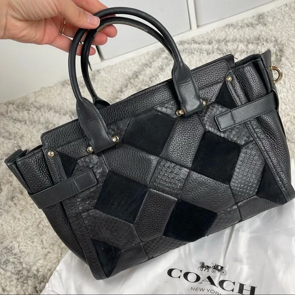 Coach Swagger In Patchwork Pebble Black Leather shoulder Bag